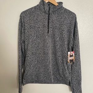 Zip pull over sweater from the brand AVIA in a size S
